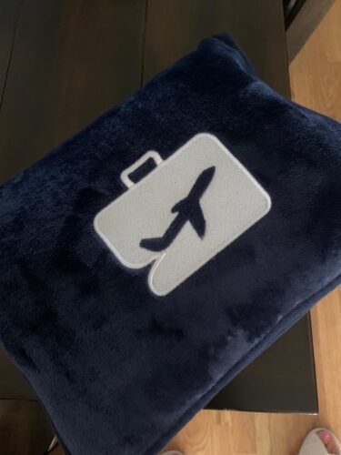 EverSnug Travel Blanket and Pillow - Ultra-Soft. Compact & Lightweight. 65x40 Inches. with Carry Case. Luggage Sleeve & Backpack Clip for Airplane Comfort (Black) photo review